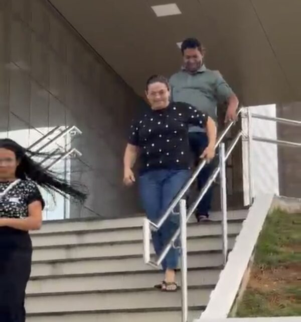 Prefeito acusado de liderar milícia privada é solto após audiência de custódia