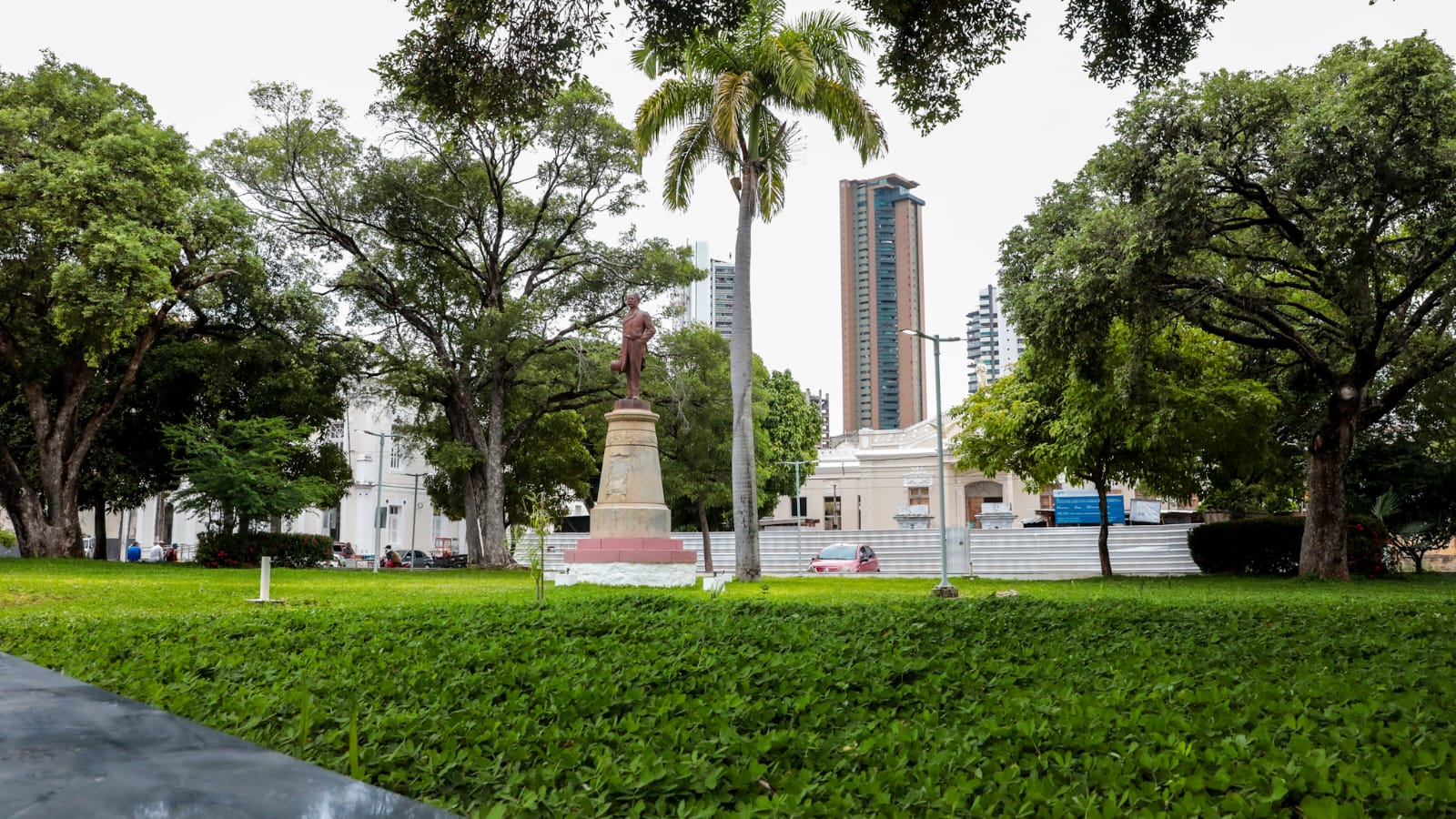 Praça Augusto Severo é reinaugurada após investimento de R$ 9,4 milhões