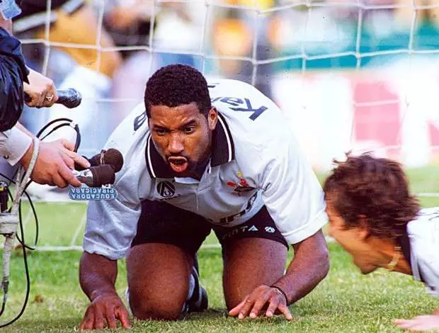 Ídolo do Corinthians e campeão do mundo em 1994 é condenado por porte ilegal de arma em processo iniciado em 2012