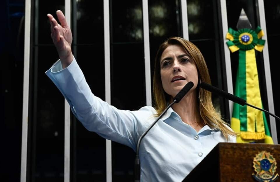 Senadora é criticada por debochar da saúde de Bolsonaro