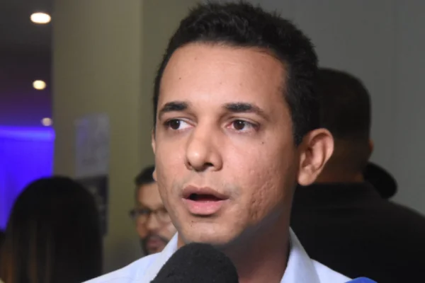 Auxiliar de Allyson recebeu quase R$ 500 mil de conta para lavagem de dinheiro