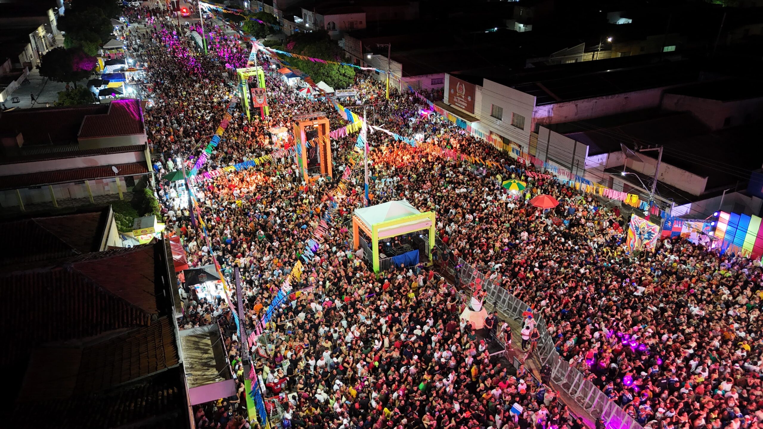 Último dia de Carnaval reúne 30 mil pessoas ao som de Grafith em Assú