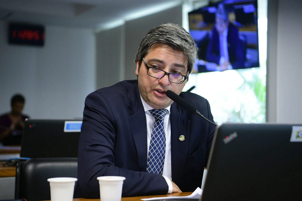 Líder do PL ironiza fala de Lula sobre crítica de evangélicos