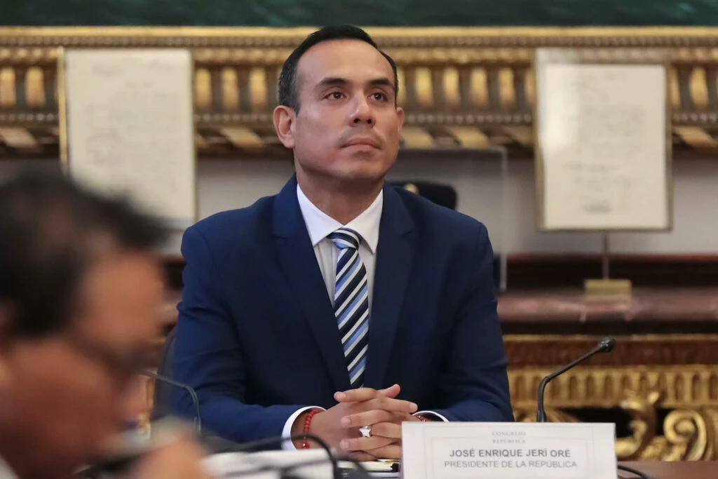 Peru: Presidente é destituído após ficar só quatro meses no cargo