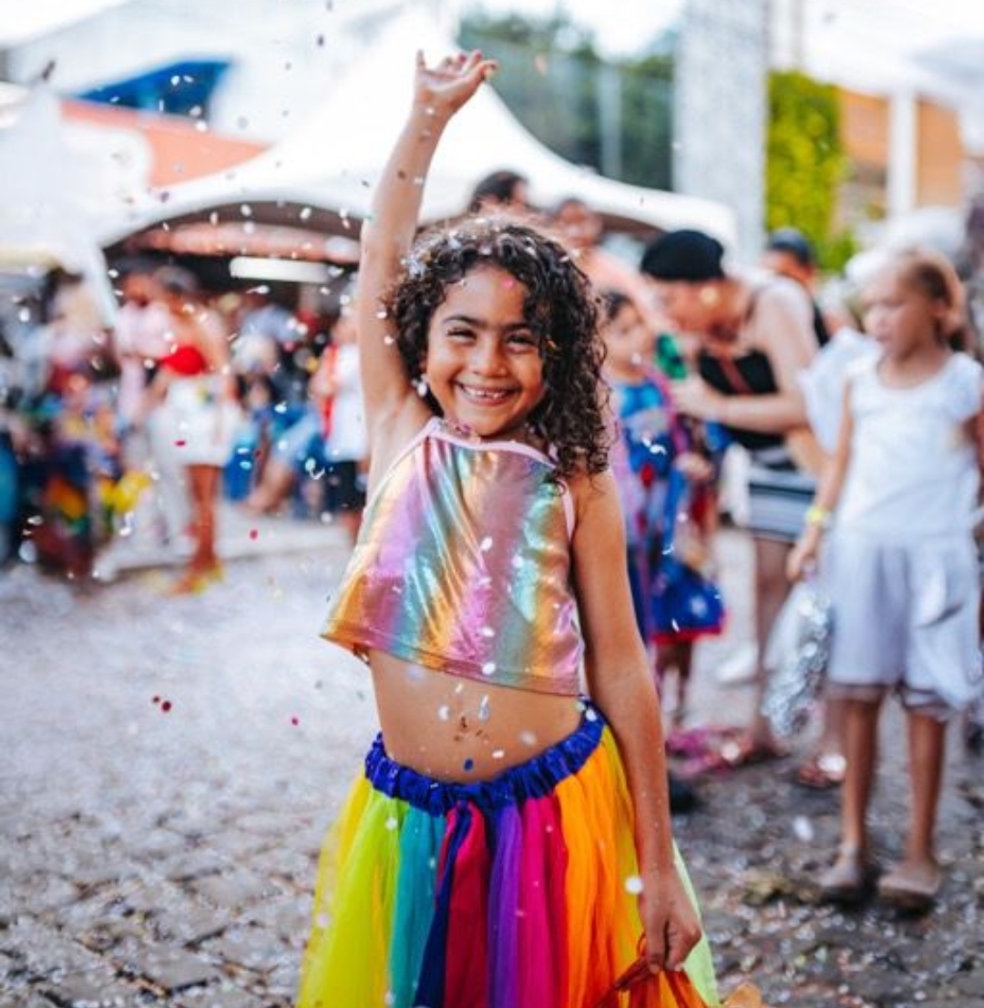 É AMANHÃ: Petrópolis Folia reúne baile infantil na Praça das Flores e cortejo até o Largo do Atheneu