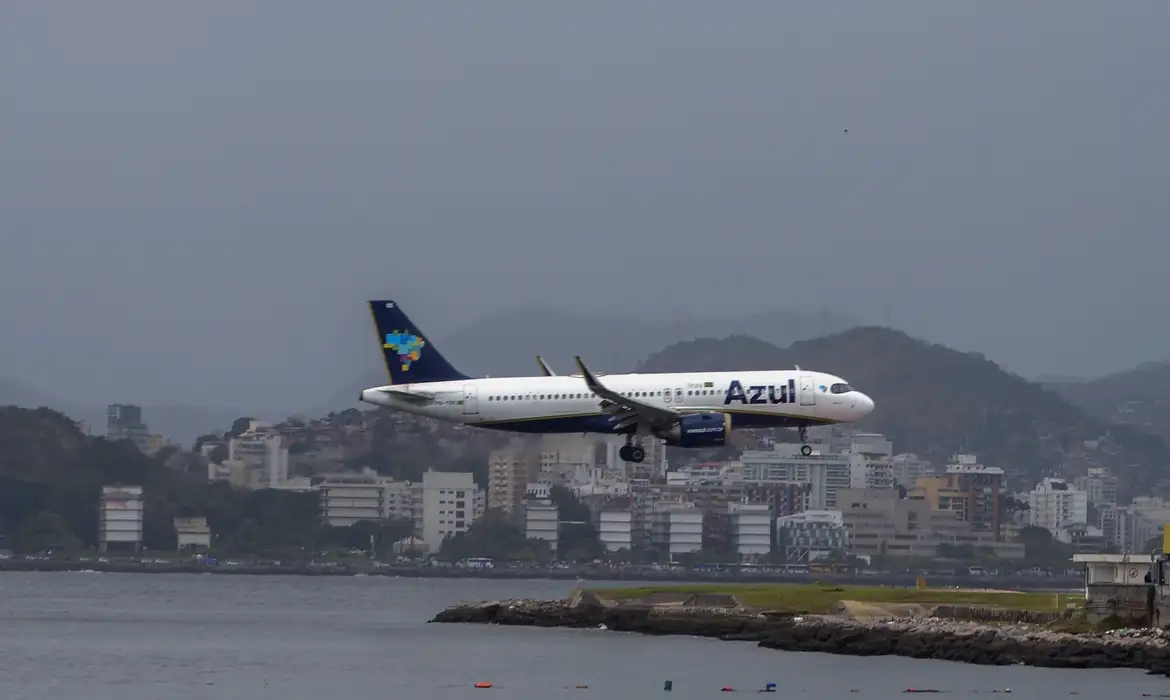 Azul fecha acordo milionário com American e United Airlines
