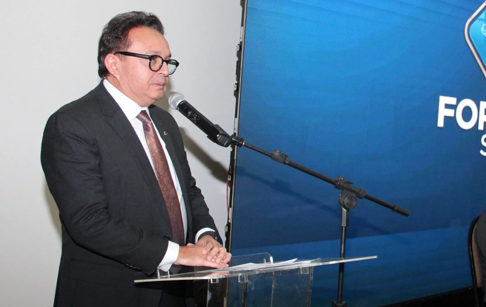 Presidente da FEBRAC alerta que fim da escala 6x1 pode elevar custos, gerar desemprego e reajustes de preços