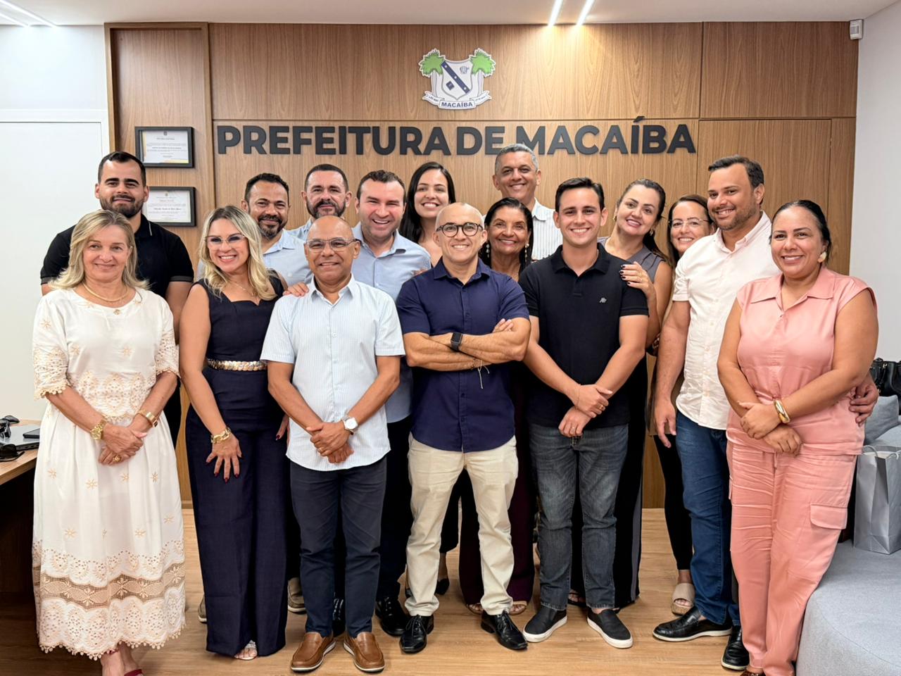 Prefeito Emídio Jr. assina ordem de serviço para obras de pavimentação em Lagoa Seca, Porteiras e Tabatinga
