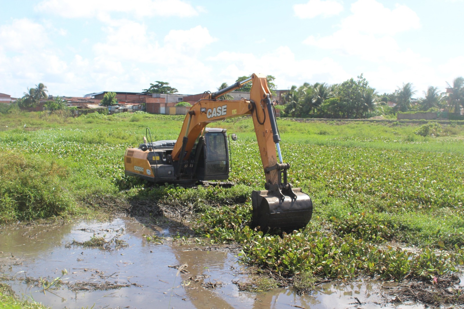 Prefeitura amplia limpeza das lagoas de captação em toda a cidade