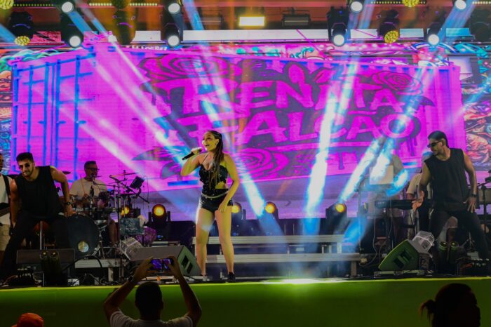 Renata Falcão, Xodo Nordestino e Chrys & Elly agitam noite de domingo do Carnaval de Assú; Raí Saia Rodada comanda a noite desta segunda
