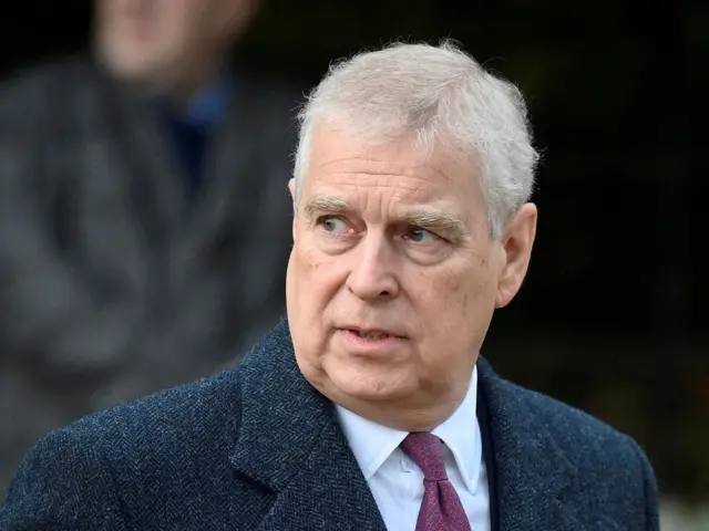 Ex-príncipe Andrew é preso no Reino Unido no dia de seu aniversário