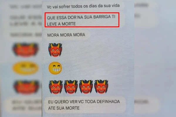 Homem arremessa panela de caldo quente em mulher: 'Sofra até a morte'