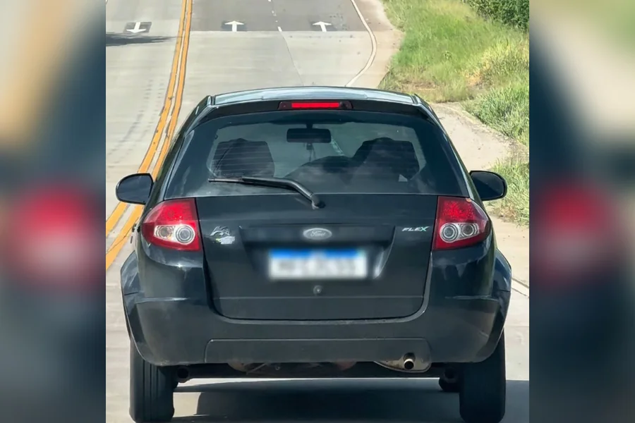 Motorista é flagrado fazendo sexo com mulher enquanto dirige em BR