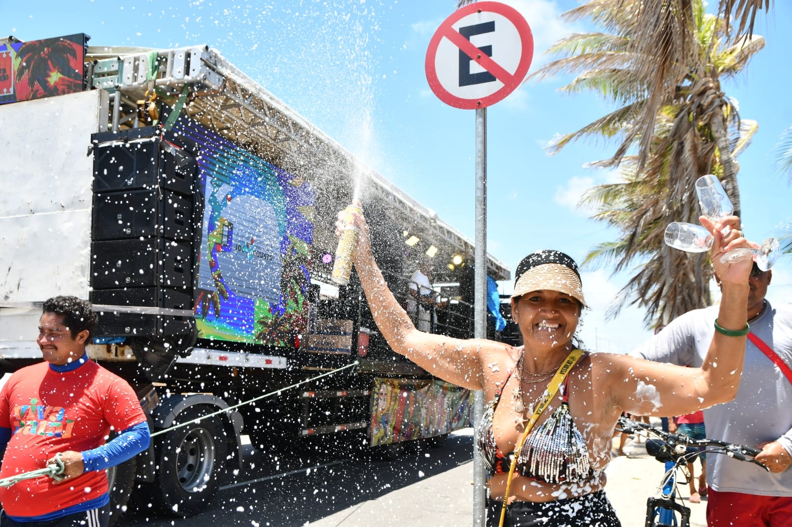 Pranchão agita a Praia do Meio no Carnaval de Natal