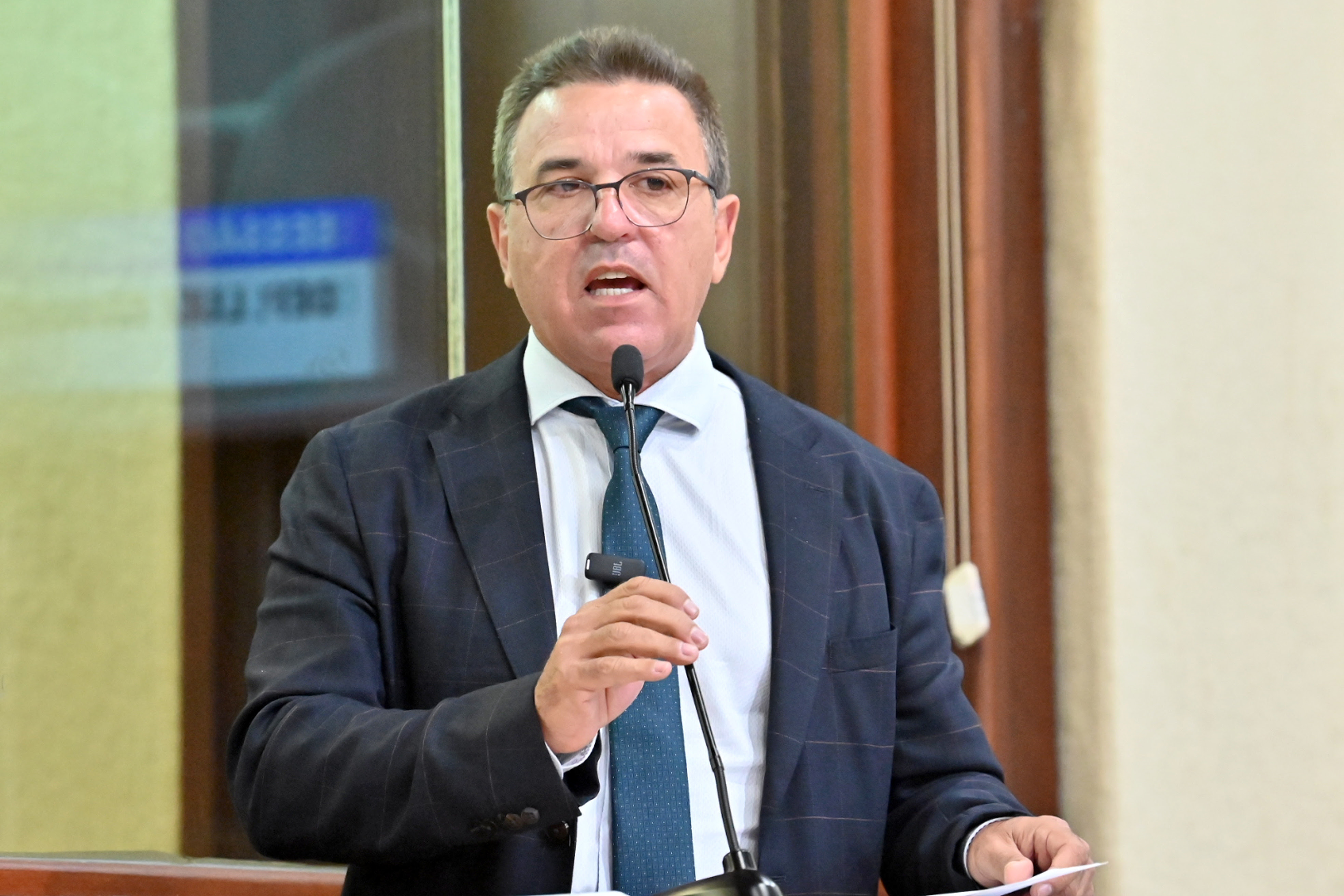 Luiz Eduardo cobra posicionamento da governadora Fátima sobre problemas estruturais do RN