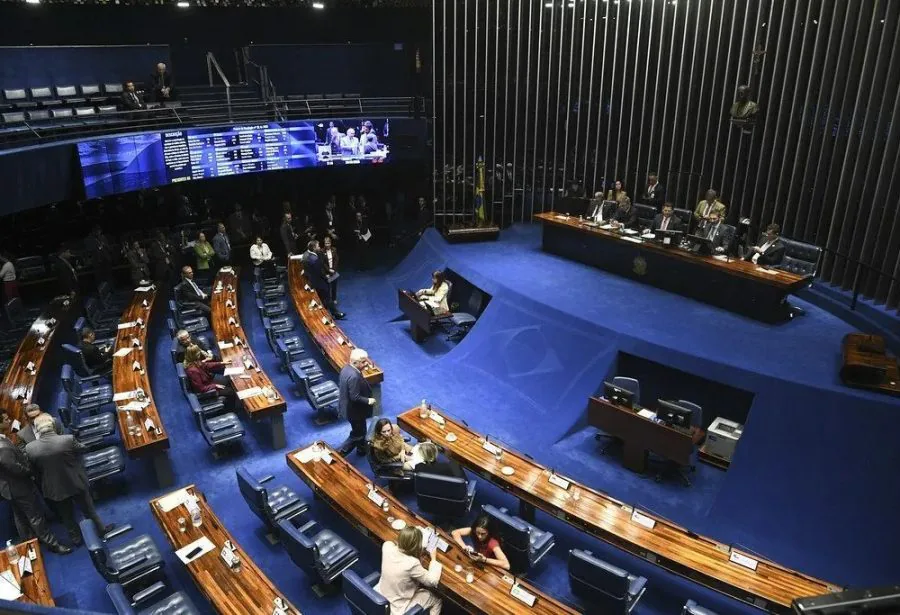 Senado aprova projeto que endurece penas para furto, roubo e receptação de celulares
