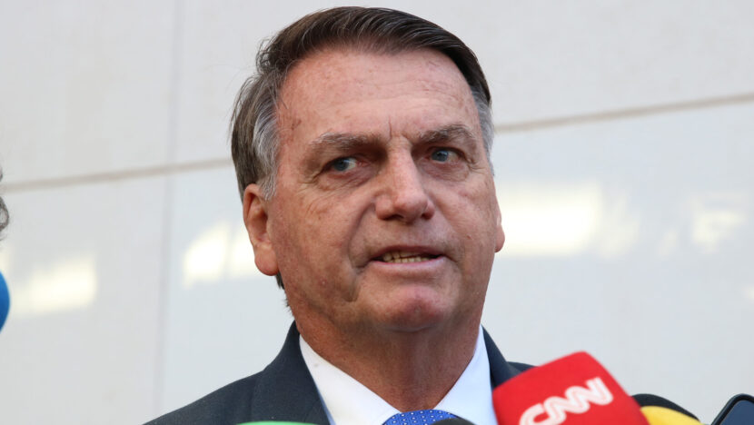 Polícia vai vigiar casa de Bolsonaro e revistar visitas durante prisão domiciliar
