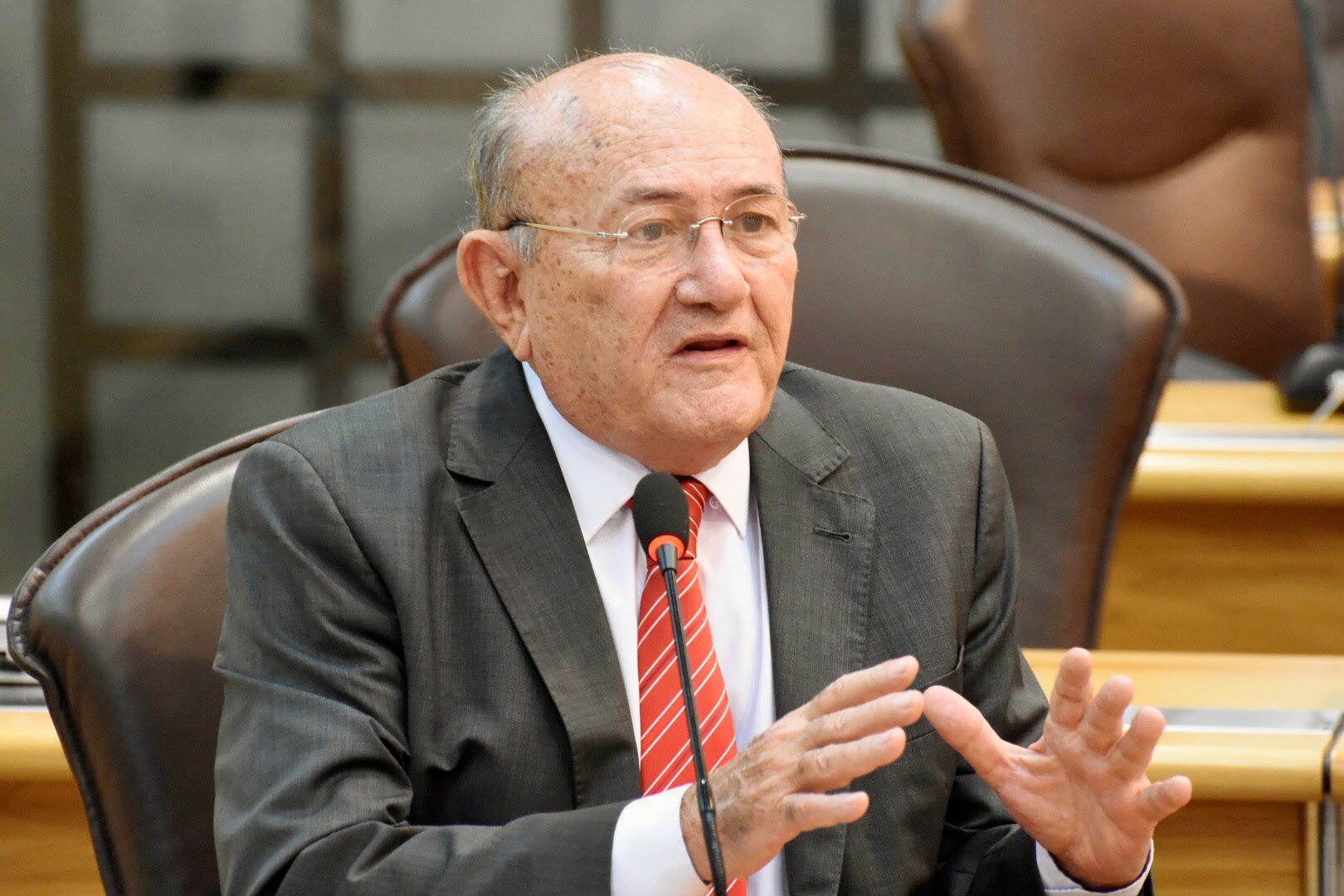 Cirurgia do deputado Vivaldo Costa é bem-sucedida, mas exame aponta obstrução nas coronárias