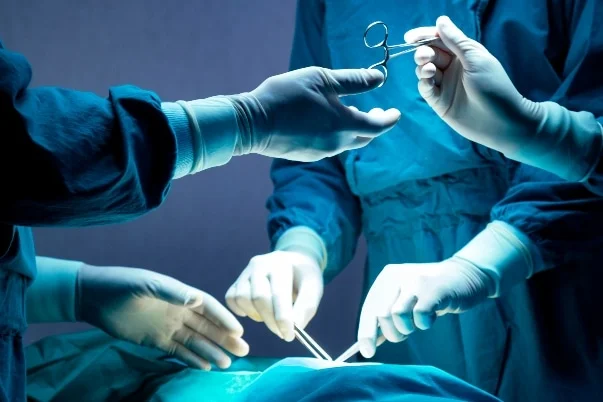Justiça do RN assegura cirurgia de alta complexidade a idosa após demora superior a 1 ano