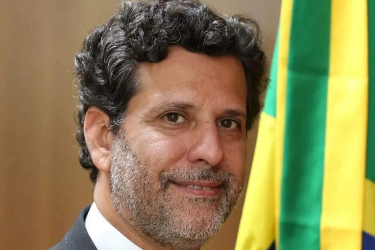 Saiba quem é Leonardo Barchini, novo ministro da Educação