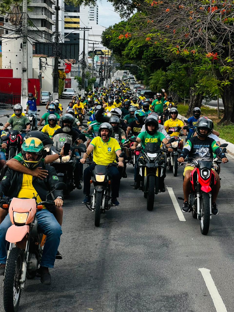 “Acorda Brasil!”: Sargento Gonçalves reúne milhares em carreata por Natal e faz discurso forte pela liberdade