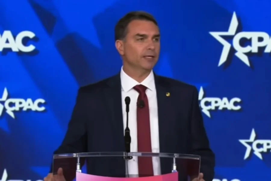 Fala de Flávio Bolsonaro nos EUA sobre terras raras revolta a esquerda