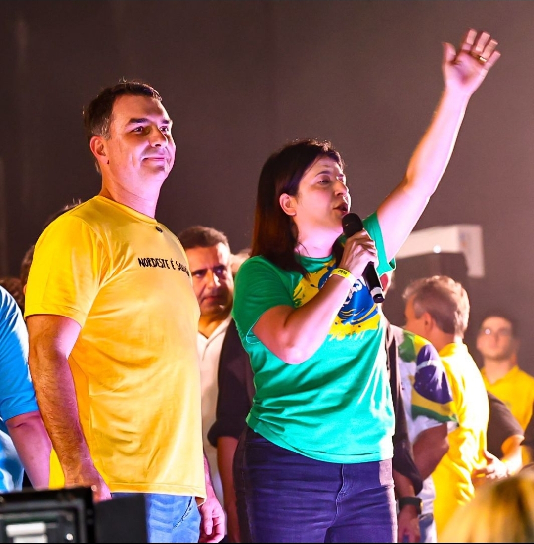 Carla Dickson é a única mulher conservadora na comitiva de Flávio Bolsonaro em ato de filiação do PL no RN