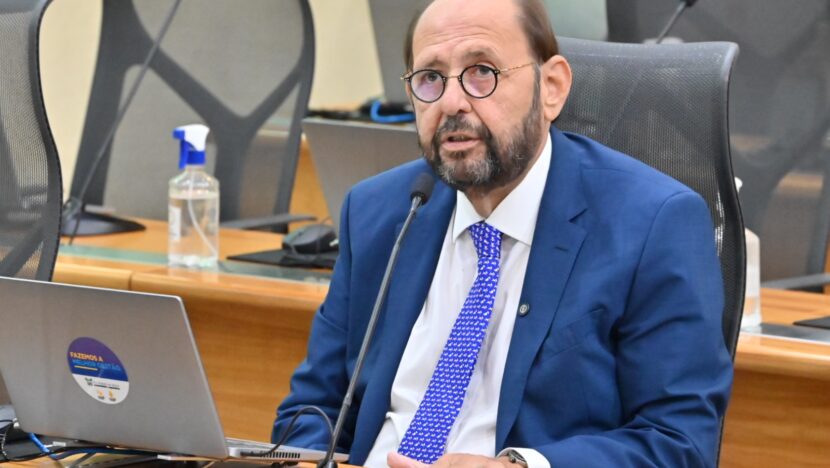 Deputado Gustavo Carvalho propõe PEC para garantir repasse de consignados após denúncias de atrasos no RN