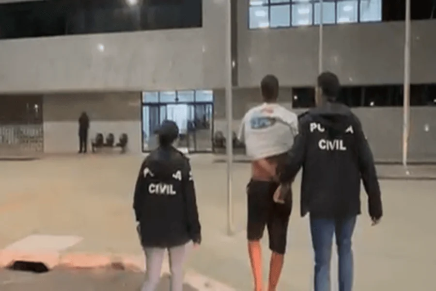 Homem é preso após “comprar” virgindade de adolescente de 15 anos “vendida” pela mãe por R$ 300
