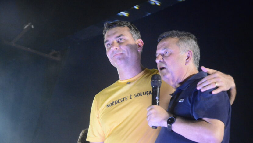 Flávio Bolsonaro será porta-voz de Bolsonaro durante prisão domiciliar, diz Rogério Marinho