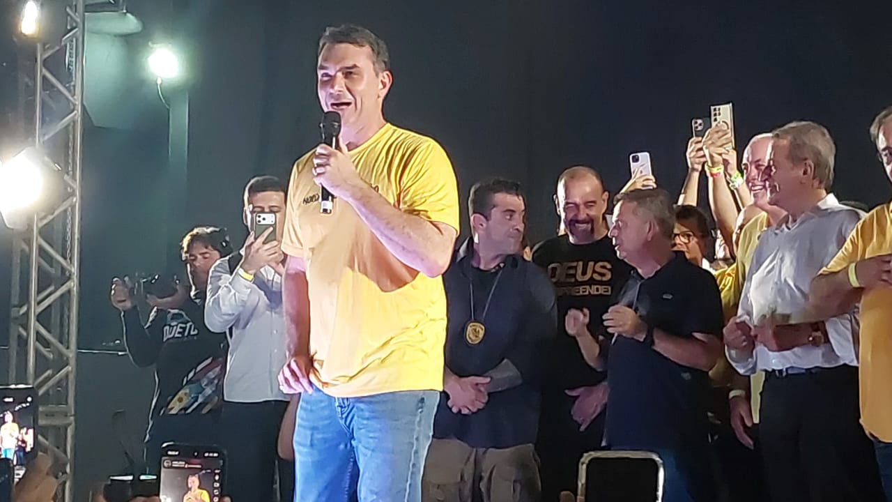 Jingle usado em evento no RN com críticas ao Centrão gera reação da equipe de Flávio Bolsonaro