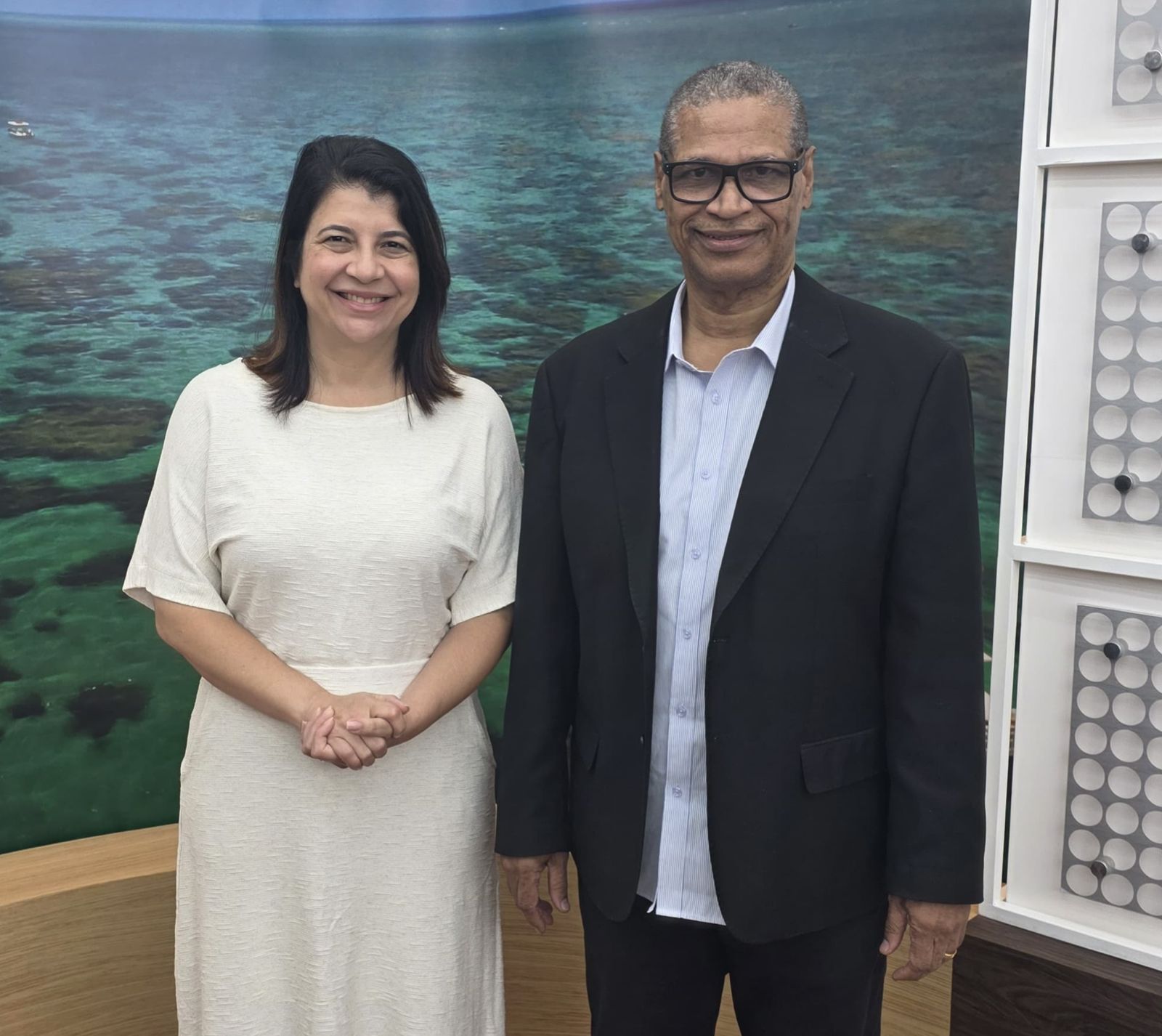Carla Dickson firma parceria com bispo da Igreja Universal e fortalece projeto de reeleição