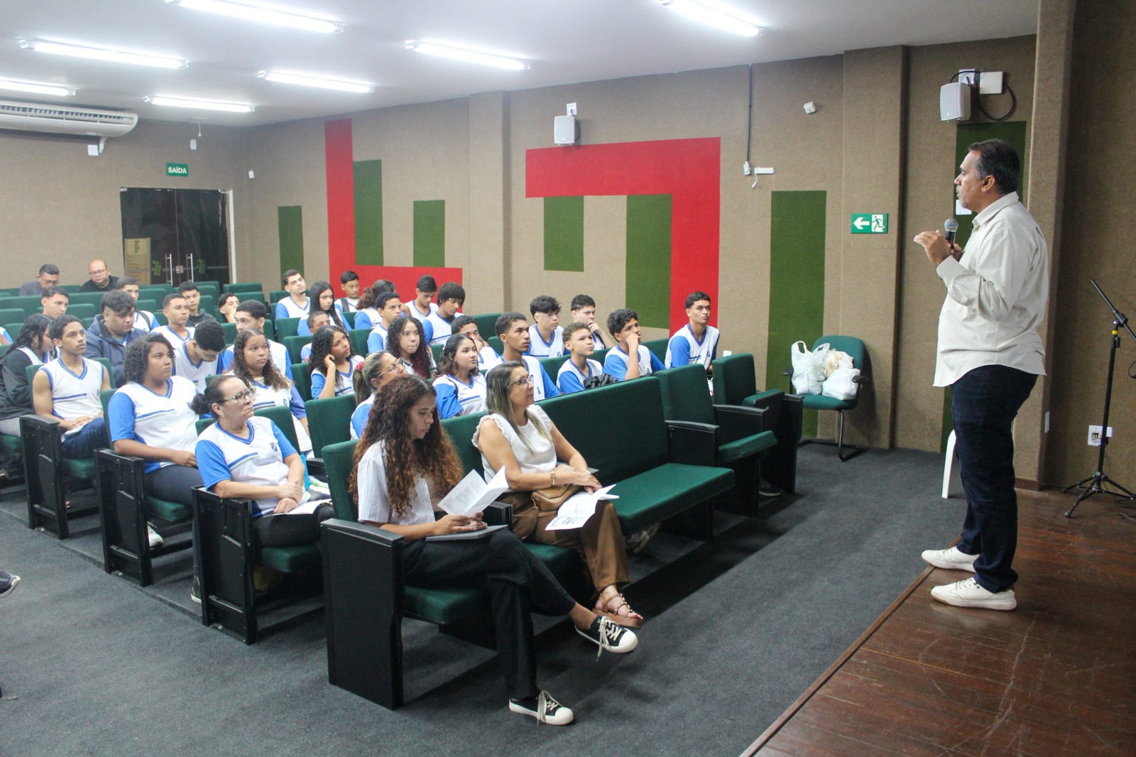Parceria entre a Prefeitura e IFRN promove qualificação profissional para estudantes da EJA