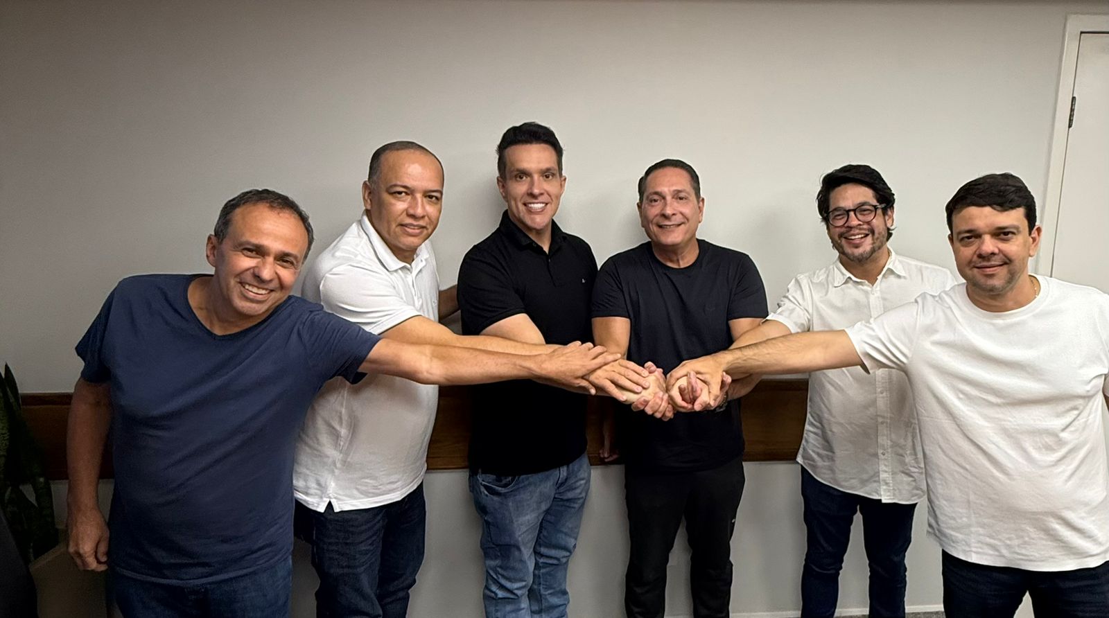 MELHOR NOMINATA: Paulinho e Ezequiel recebem Taveira Jr., Cristiane, Léo Souza, Ériko e Dra. Júlia Almeida