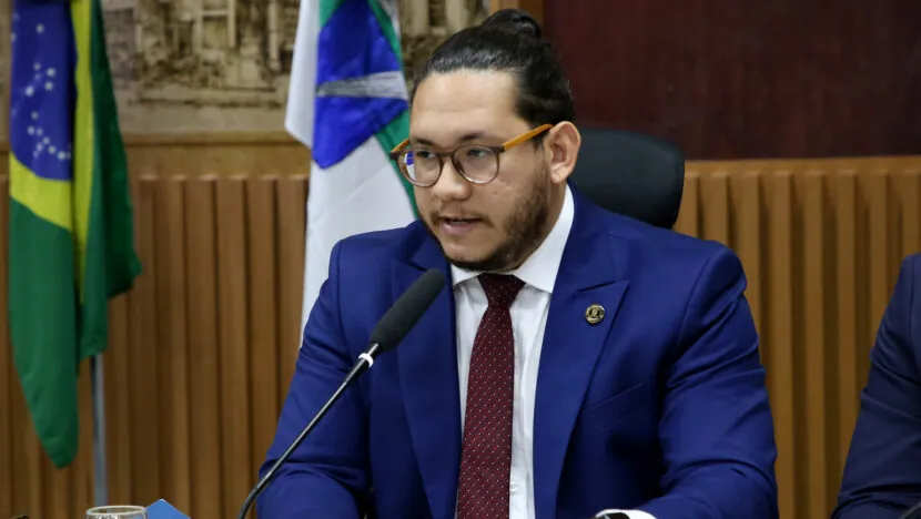 Matheus Faustino anuncia desligamento do MBL e mantém pré-candidatura a federal