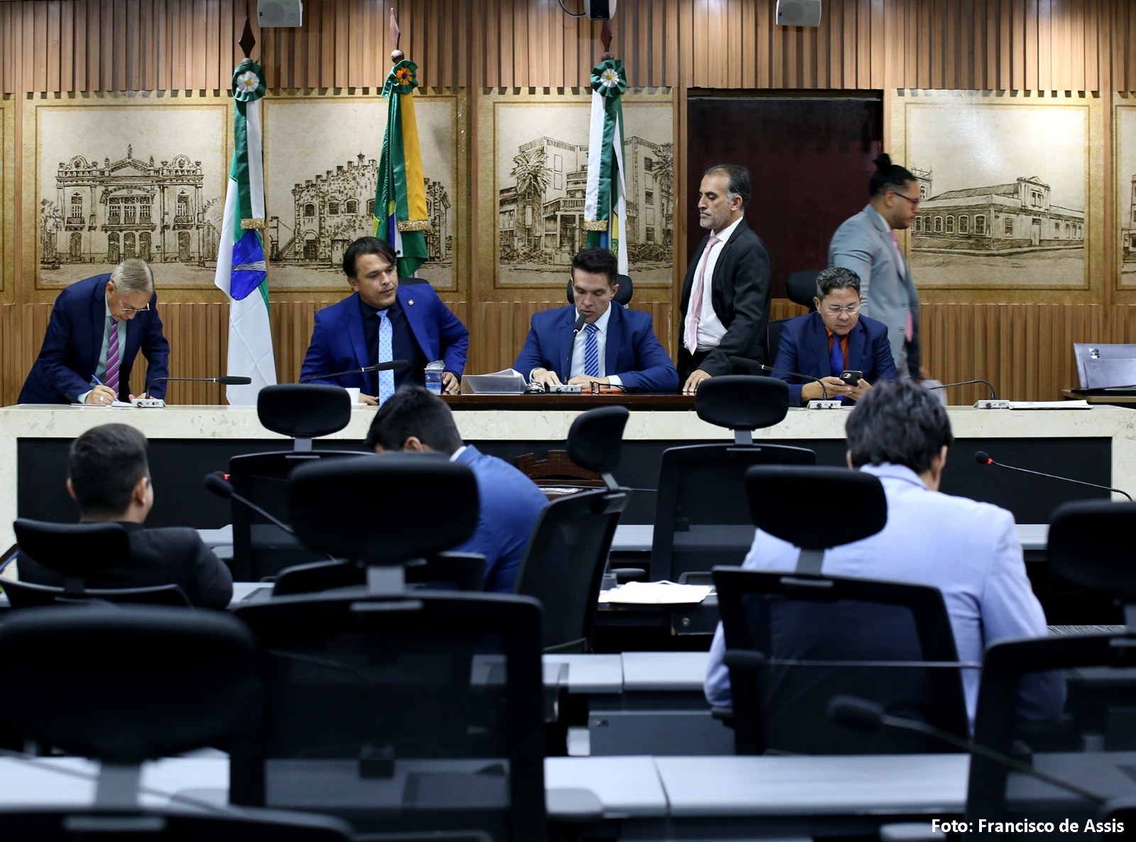 Câmara de Natal aprova projetos contra crime organizado e para famílias em área de risco