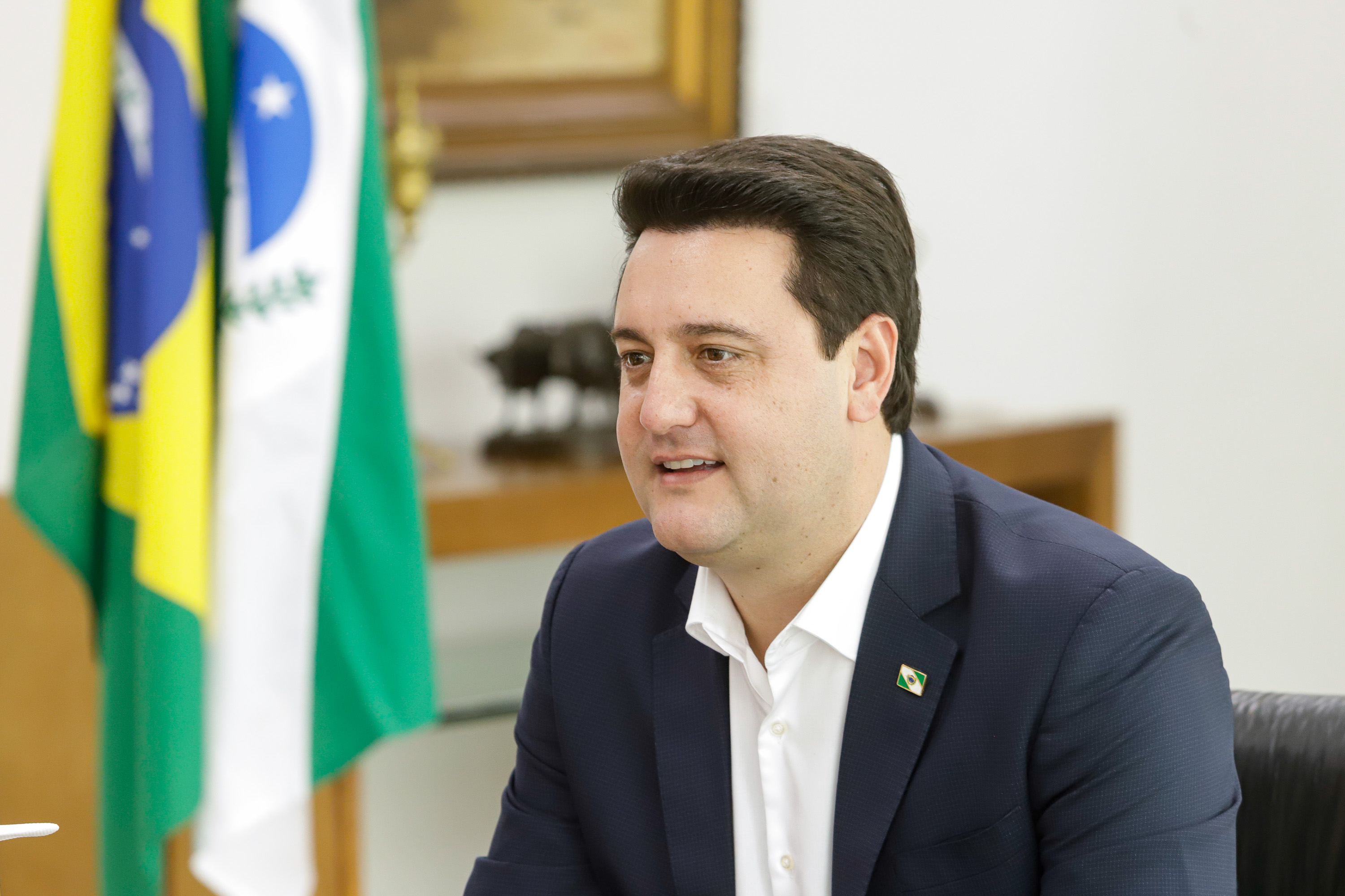 Desistência de Ratinho Jr. “une” aliados de Flávio e de Lula; entenda