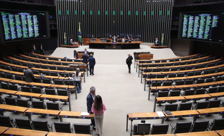 Câmara aprova farmácias dentro de supermercados e texto vai à sanção