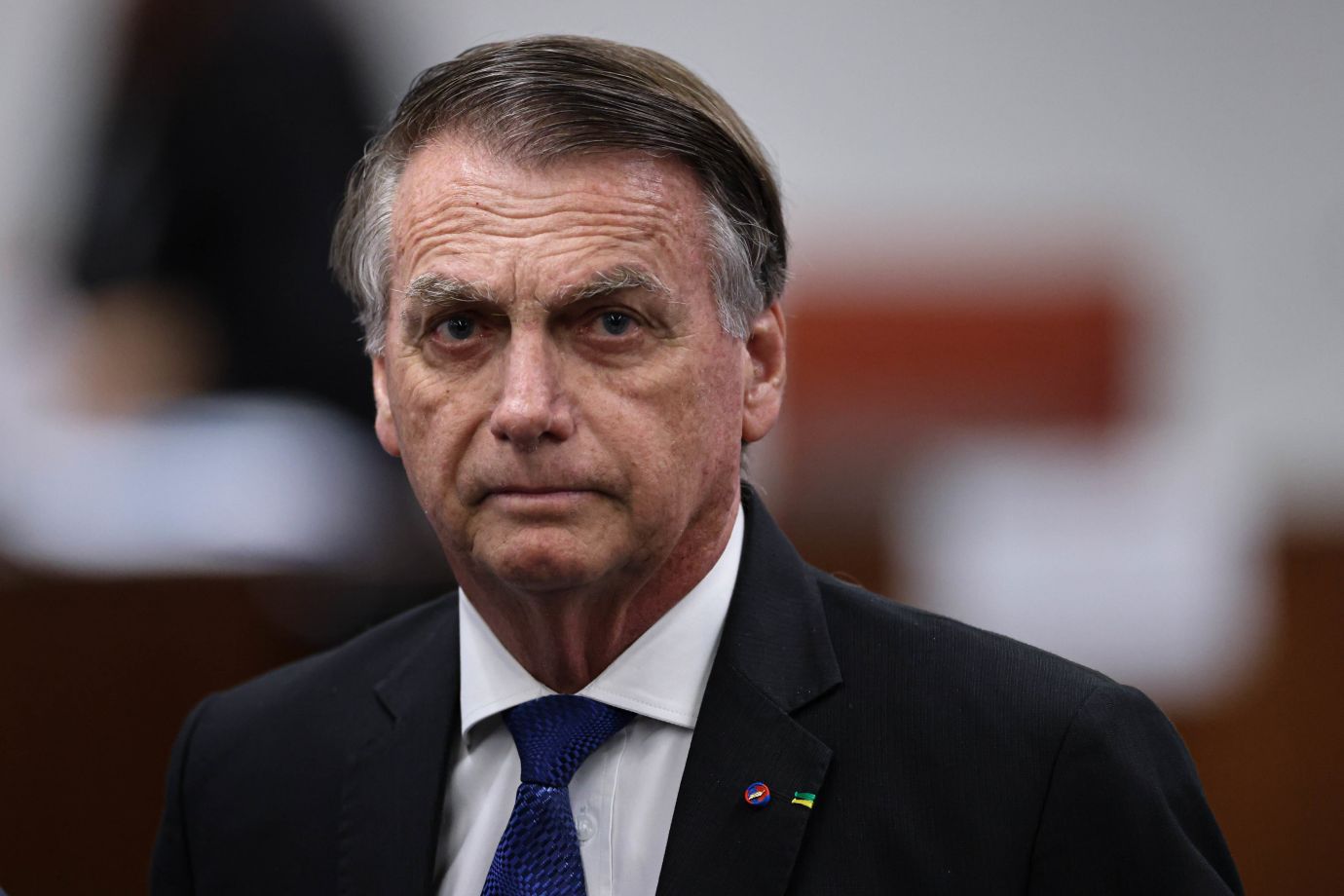 Bolsonaro deve ficar ao menos 7 dias no hospital e terá escolta policial 24 horas