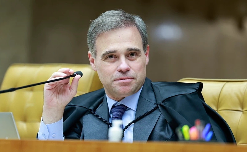Voo com ministro Mendonça é abortado por falha mecânica, diz colunista