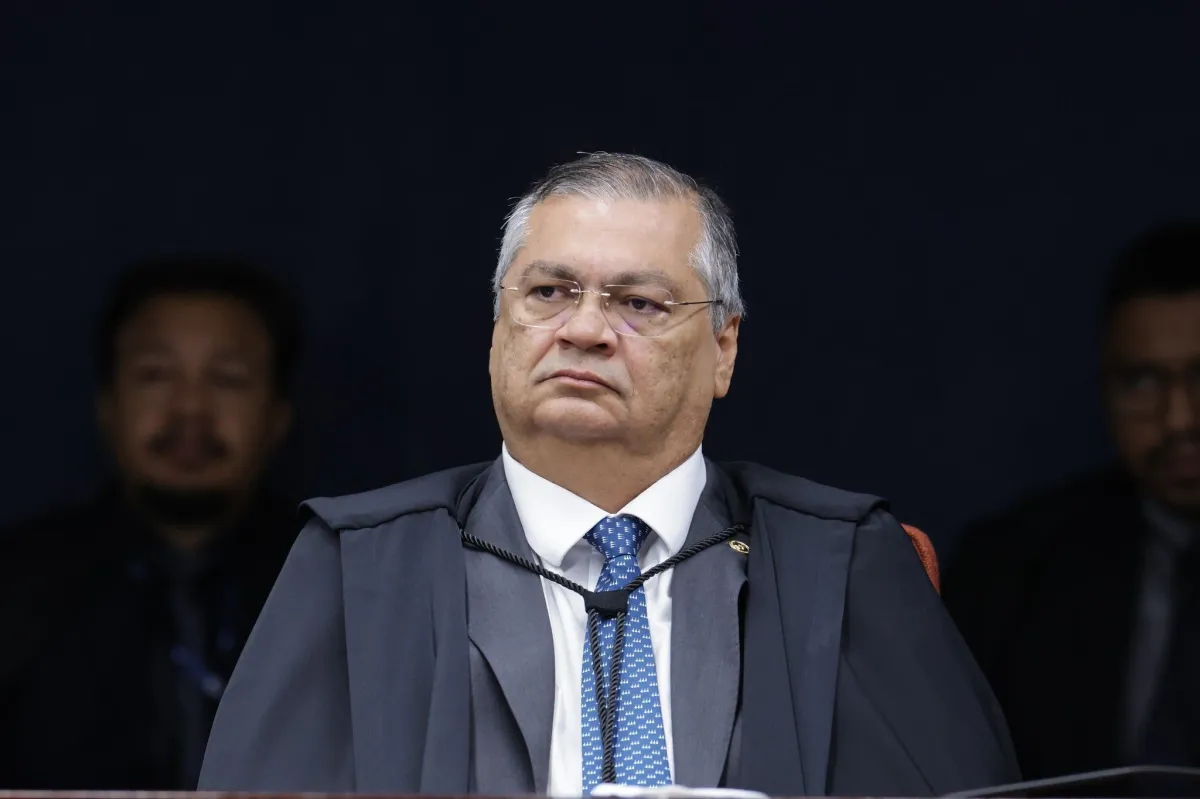 Dino derrubou aposentadoria compulsória dias antes de Senado votar PEC