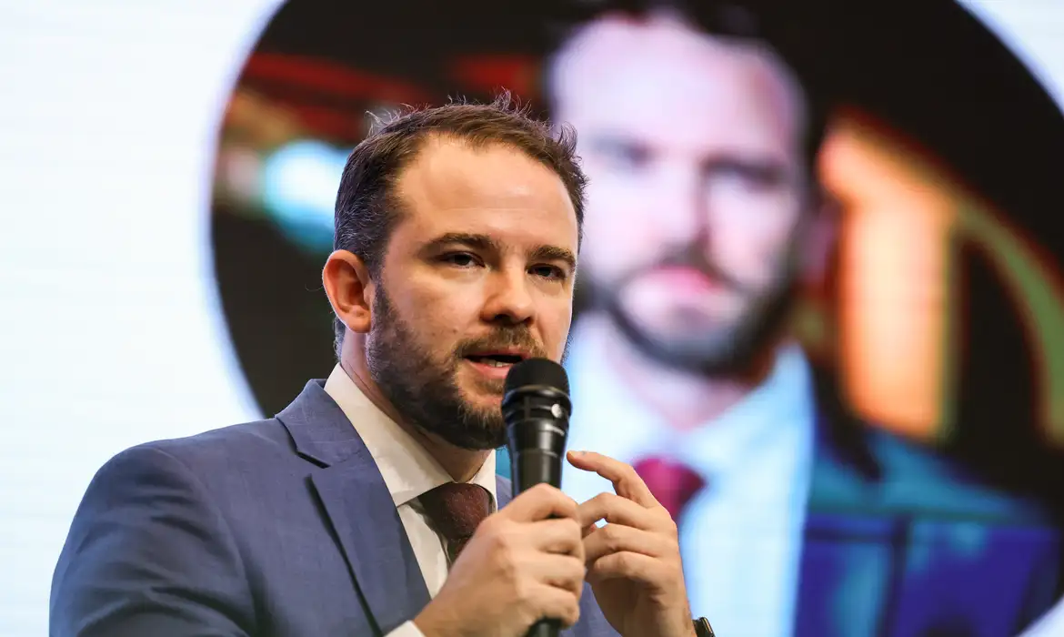 Lula confirma Dario Durigan no comando da Fazenda, no lugar de Haddad