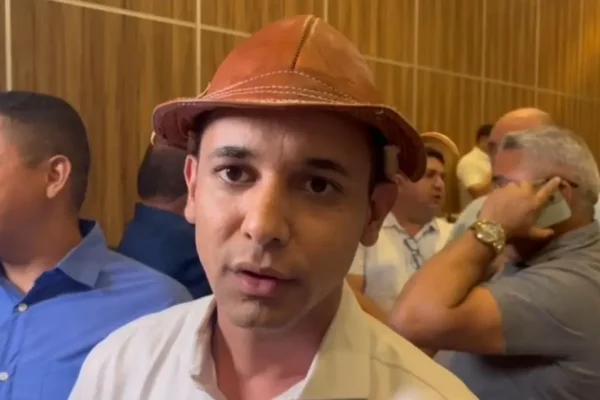 MP de Contas aponta indícios de improbidade e pede reprovação das contas de Allyson Bezerra