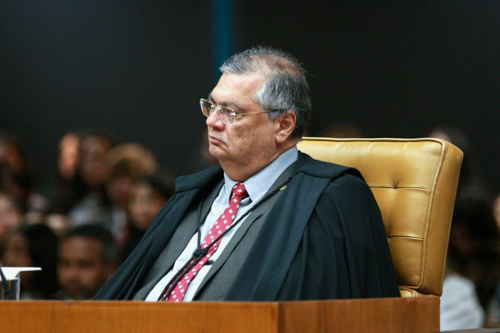 Jornalista que investigou Flávio Dino recebe convite de 2 partidos