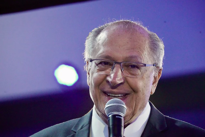 Alckmin minimiza pesquisa que coloca Flávio à frente de Lula e diz que povo julgará na hora certa