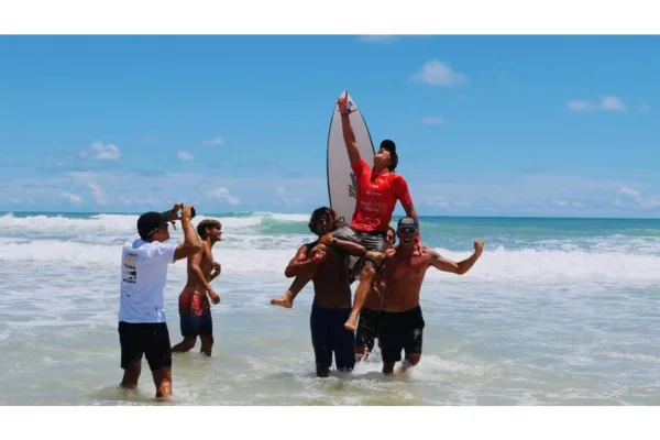 Potiguar briga por acesso à elite do surfe mundial de 2027
