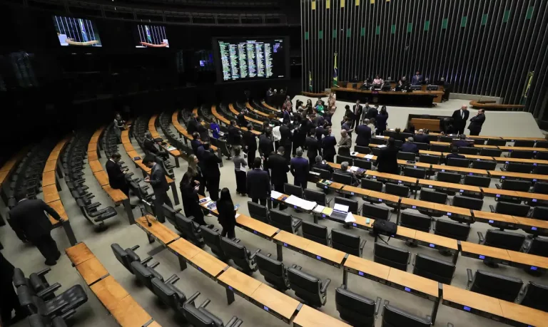 PL amplia bancada federal e se consolida como maior partido da Câmara Federal