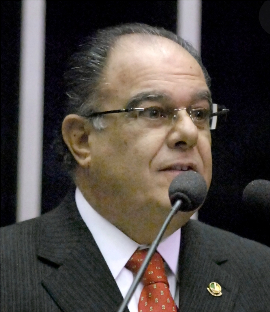 Câmara dos Deputados homenageia João Faustino por legado na educação