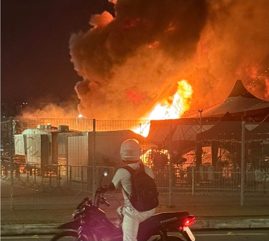 VÍDEO: incêndio atinge em Natal Circo do Tirulipa ao lado da Arena das Dunas, que emite nota