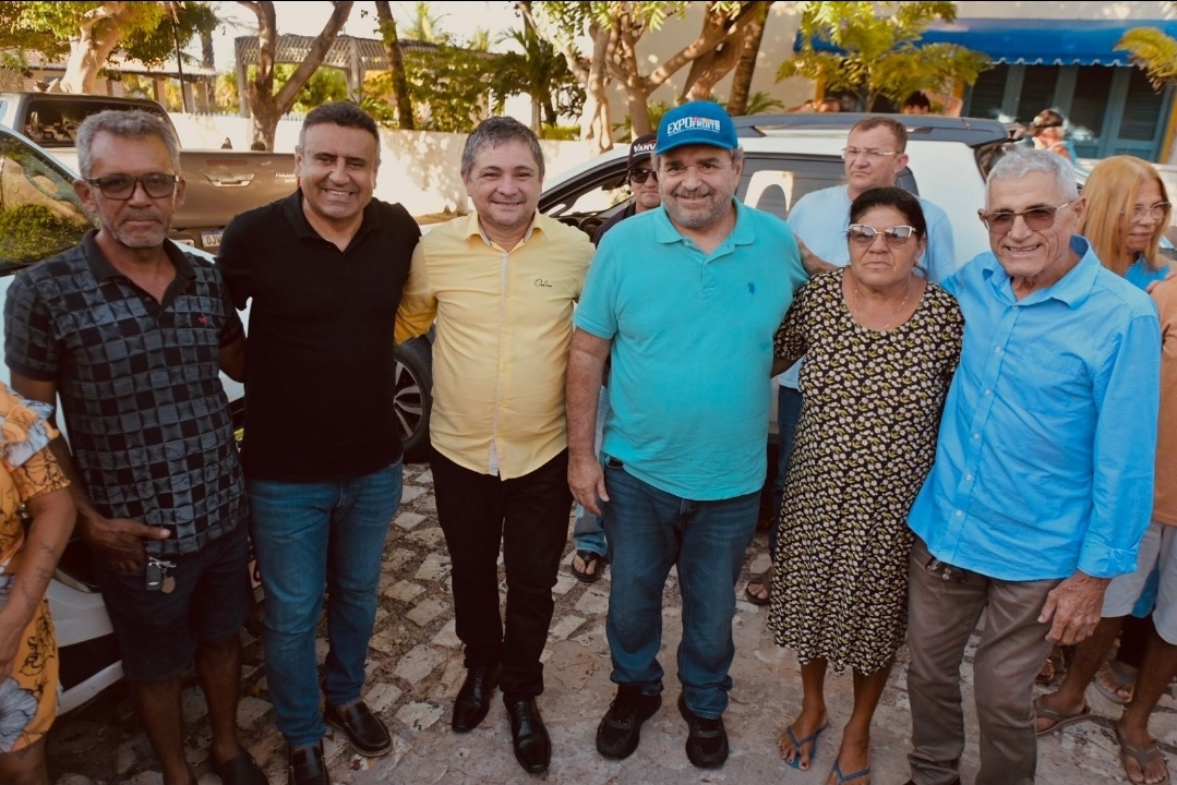 Álvaro Dias recebe apoios em Tibau e conhece projeto da Economia do Mar para impulsionar o desenvolvimento da Costa Branca